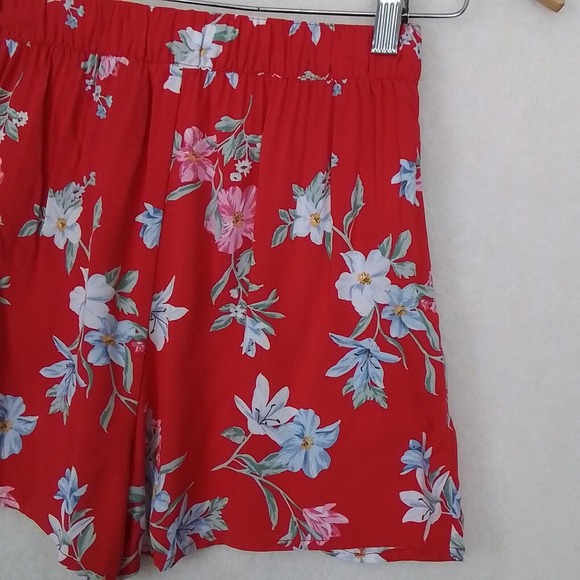 H&M Womens Shorts 0 Red White Floral High Rise Pull On Shorts Pockets Relaxed - Picture 5 of 9